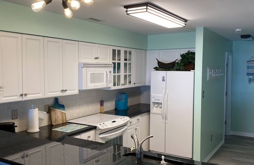 Surf City House | Quiet Island Hideaway with private beach access/pool, near shops and food.