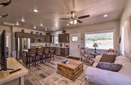 Kanab House | Quiet Kanab Home w/Panoramic Views & Porch!