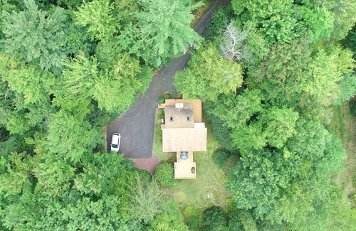 Lake Harmony House | Quiet, Lake Access, Deck, Fire Pit, Air Hockey, Sleeps 9, Abuts 400 ACs of Woods