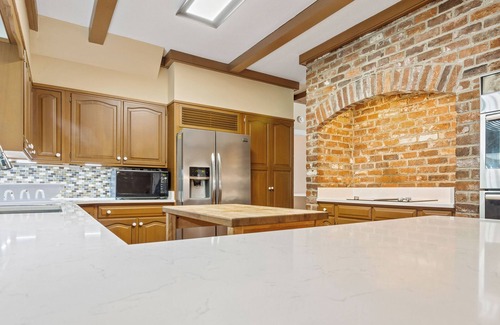 Petersburg House | Quiet lake view w/spacious rooms! Movie room & more
