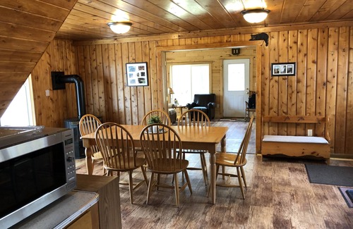 Munising Cabin | Quiet lakefront cabin with private beach 15 min to Munising & Pictured Rocks!