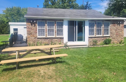 Brighton House | Quiet lakefront home on Ore Lake, 25 minutes to the Big House, Michigan Stadium
