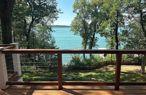 Markesan House | Quiet Lakefront Home on Green Lake– Amazing Sunsets, Lots of Privacy.