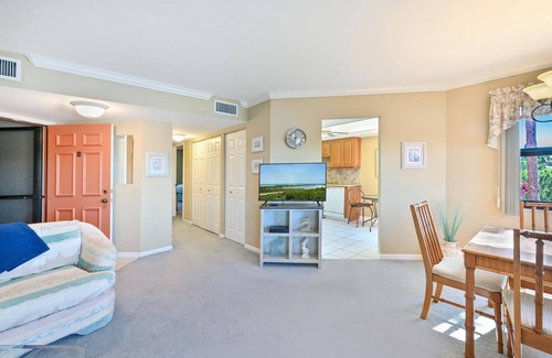 Hammock Bay Condo | Quiet lakeview/golf course 3 m N of Marco