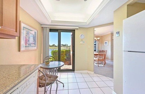 Hammock Bay Condo | Quiet lakeview/golf course 3 m N of Marco