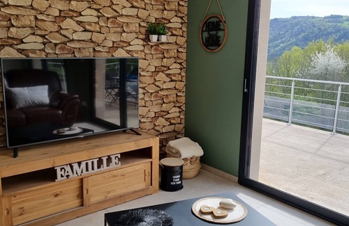 Argentat House | Quiet location near village