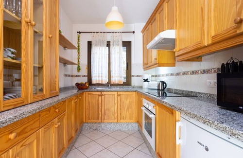 Santa Ursula Apartment | quiet location, 2 terraces, 2 gardens, with pool, barbecue area and parking