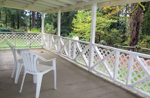 Shelton Cottage | Quiet Location on Greenbelt 1 Mile from City Center - Newly Remodeled - Parking