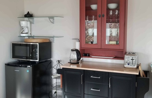 West Kelowna Estates Apartment | Quiet location with stunning view, close to downtown, wineries, beaches