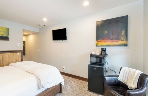 Mountain Village Hotel | Quiet Lock-Off King Room in Mountain Village