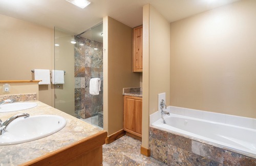Mountain Village Hotel | Quiet Lock-Off King Room in Mountain Village