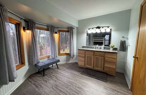 Wauksaukee House | QUIET LOST LAKE WATERFRONT HOME SLEEPS 14 - 3 BD/2.5BA - UPDATES SPRING 2024