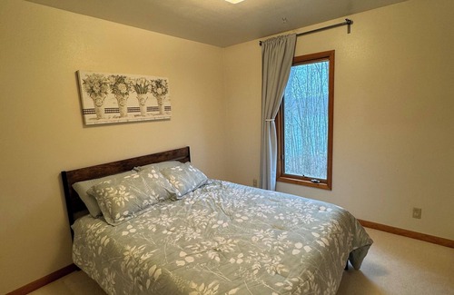 Wauksaukee House | QUIET LOST LAKE WATERFRONT HOME SLEEPS 14 - 3 BD/2.5BA - UPDATES SPRING 2024