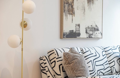 Leatherhead Apartment | Quiet Luxe Escape 65s Only