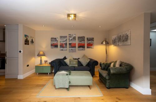 Howlett End House | Quiet Luxury Countryside 2 Bedroom Detached Home