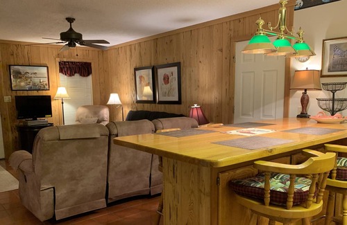 Wynnburg House | “QUIET MAGNOLIA COUNTRYSIDE RETREAT”~ACROSS THE STREET FROM REELFOOT WASHOUT