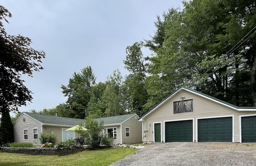 West Gardiner House | Quiet, meticulously clean house close to beaches, and shopping.