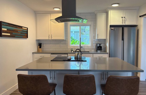 Rockaway Beach House | Quiet Mid Century Rambler in Rockaway Beach Short Walk to Beach and Restaurants