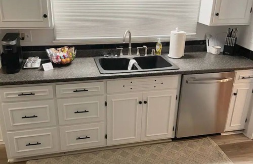 Billings House | Quiet & Minutes to Both Hospitals, Airport, Downtown, & Colleges