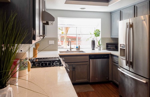 Santa Ana Heights House | Quiet Modern Home by Meadows Park