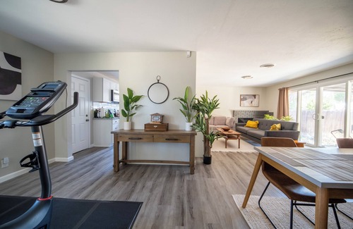 Modesto House | Quiet Modern Retreat Next to Sutter, Doctors, Shopping