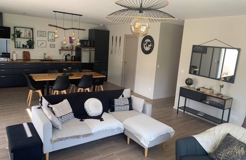 Mallemort House | Quiet, modern villa with heated pool, terrace and pétanque court