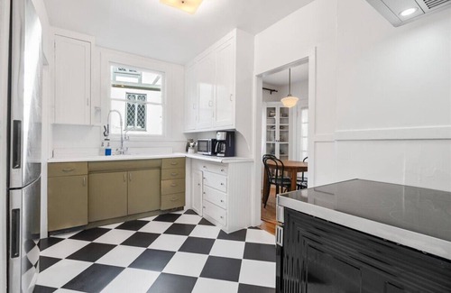 Merriewood House | Quiet Montclair Hideaway