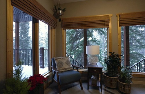 Eagle Terrace Apartment | Quiet Mountain Escape- stay local & meet a legend.