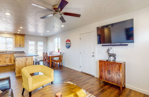 La Sal House | Quiet, mountain-view home near Moab & outdoor adventures