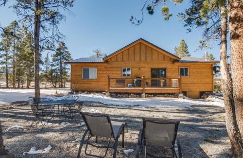 Fairplay House | Quiet Mtn Cabin with Deck Less Than 5 Mi to Fairplay Beach!