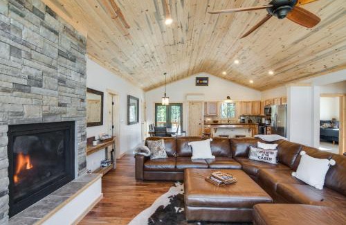 Fairplay House | Quiet Mtn Cabin with Deck Less Than 5 Mi to Fairplay Beach!