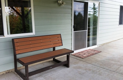 Puyallup Apartment | Quiet Nature Abounds at this Luxurious Apartment