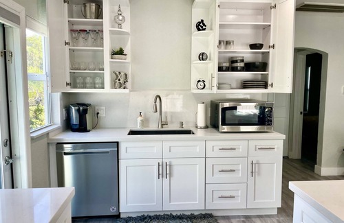 Tarpon River House | Quiet neighborhood-close to the action.