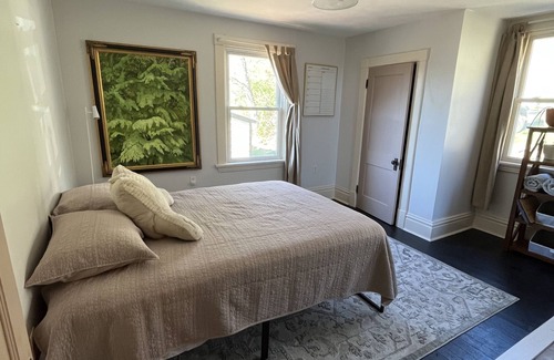 South Hills House | Quiet neighborhood 5 mins from downtown
