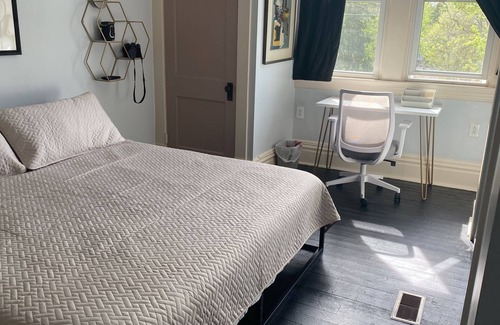 South Hills House | Quiet neighborhood 5 mins from downtown