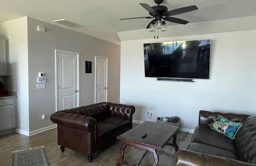 Murraysville House | Quiet neighborhood, close to beaches, downtown, and all Wilmington has to offer!