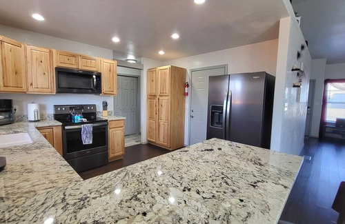 Twin Falls House | Quiet Neighborhood! - HOT TUB Retreat!