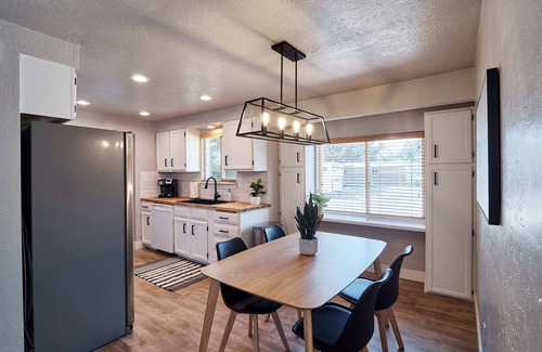 Franklin - Randolph House | Quiet Neighborhood, Near Grocery Stores & More! Easy Check In, 5 Min To Airport!