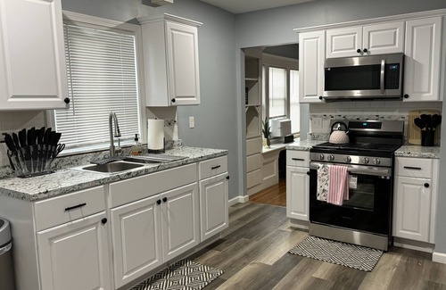 East Longmeadow House | Quiet Neighborhood-5BR near Big E, Mass Mutual, Six flags