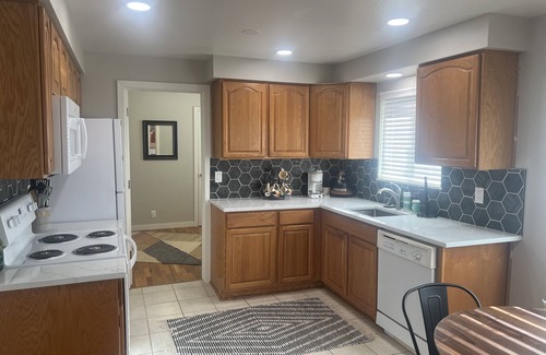 Springfield House | Quiet neighborhood, close to University of Oregon, shopping & freeway’s