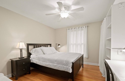 Warrenville House | Quiet neighborhood home with great access to many restaurants and hiking trails