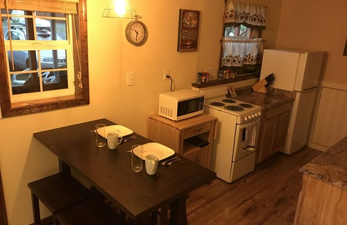 Seward House | Quiet neighborhoodhood in town at the foot of Mt. Marathon
