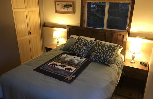Seward House | Quiet neighborhoodhood in town at the foot of Mt. Marathon