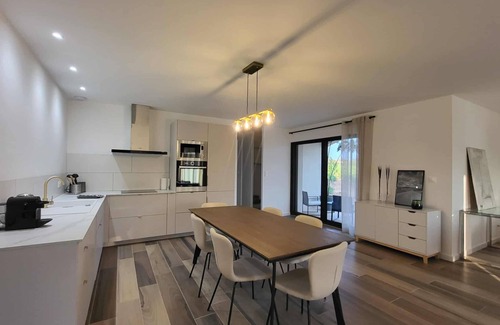 Roquecourbe-Minervois Villa | Quiet new villa - private pool - vineyard views