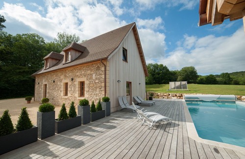 Sergeac House | Quiet new house with character, private heated pool