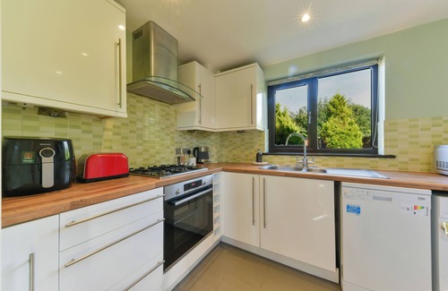 Carshalton Central House | Quiet newly furnished garden house in the heart of Carshalton, South London!