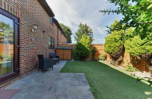 Carshalton Central House | Quiet newly furnished garden house in the heart of Carshalton, South London!