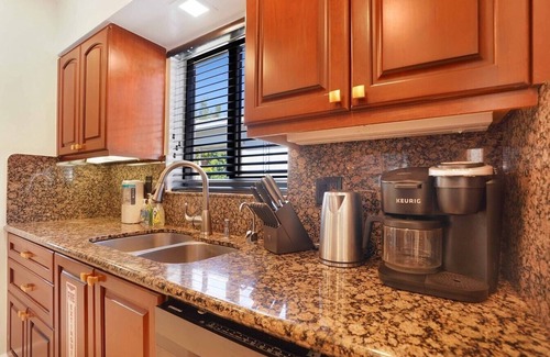 Downtown Hollywood House | Quiet Oasis Steps From Shop snear the Beach -CS61