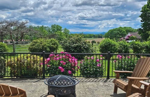 Bridgewater House | Quiet, off the grid getaway with access to hiking, fishing and wineries nearby!