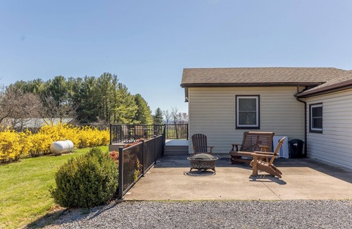 Bridgewater House | Quiet, off the grid getaway with access to hiking, fishing and wineries nearby!